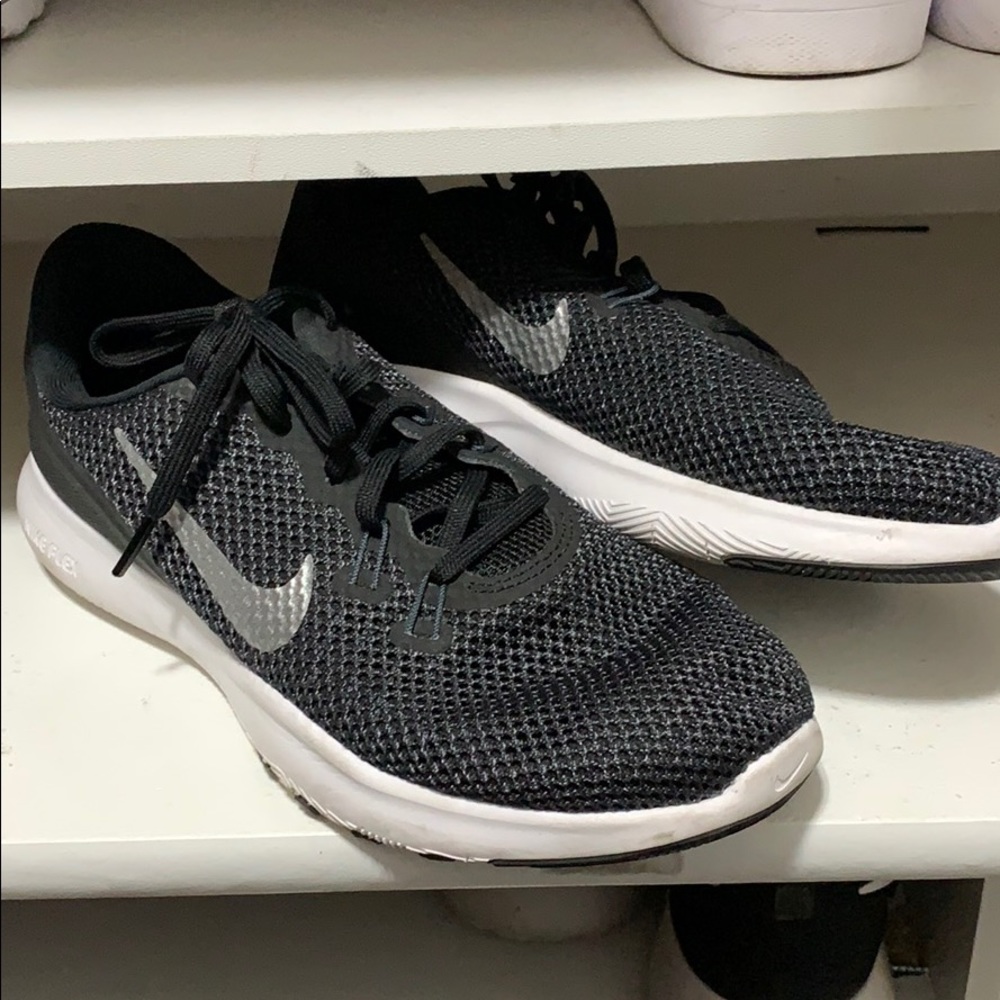 Black nikes